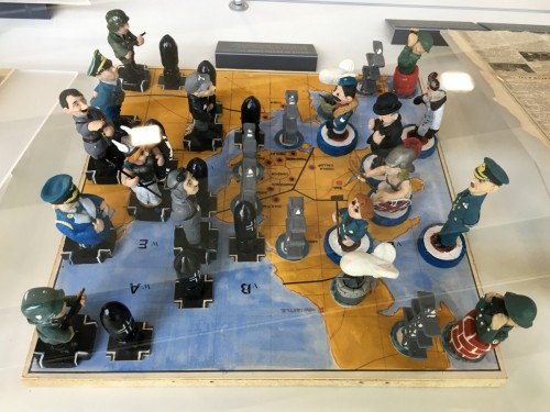 Novelty chess board